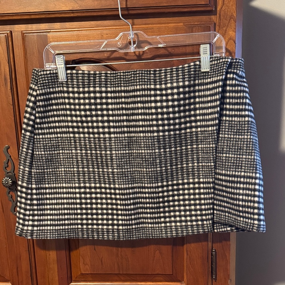Abercrombie & Fitch Black and White Checkered Mini Skirt